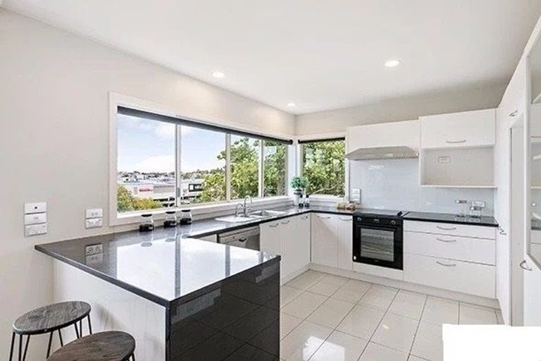 Photo of property in 1/3 Prospect Terrace, Milford, Auckland, 0620