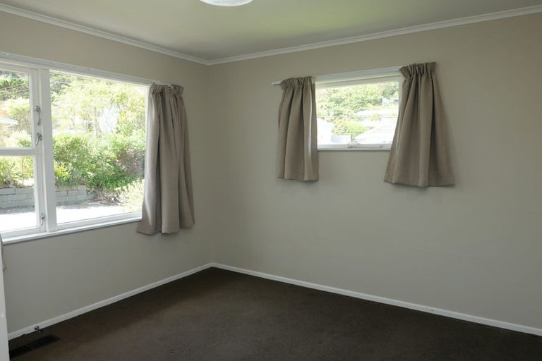 Photo of property in 113 Parkvale Road, Karori, Wellington, 6012