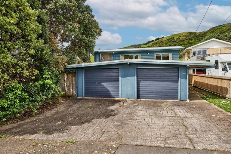 Photo of property in 9 Toenga Road, Pukerua Bay, 5026