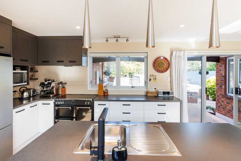 Photo of property in 56 Karina Terrace, Roslyn, Palmerston North, 4414