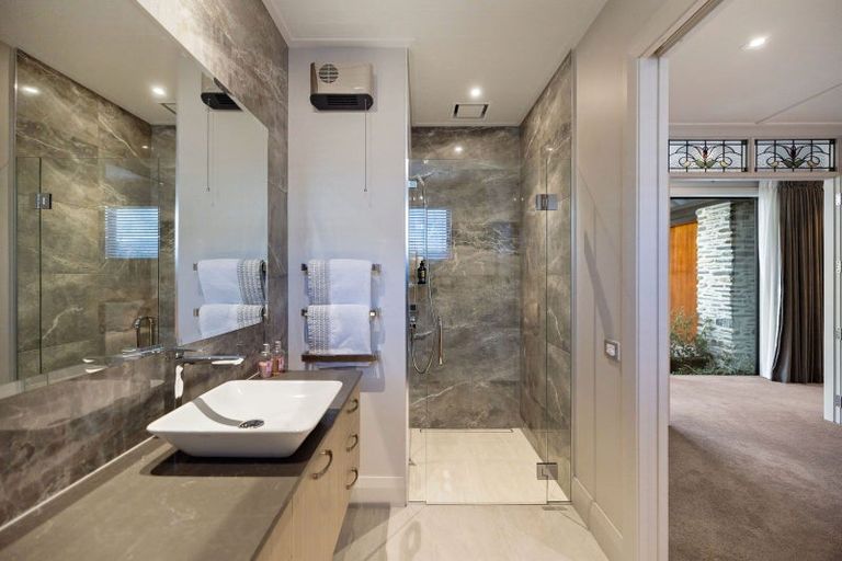 Photo of property in 31 Hackett Road, Jacks Point, Queenstown, 9371