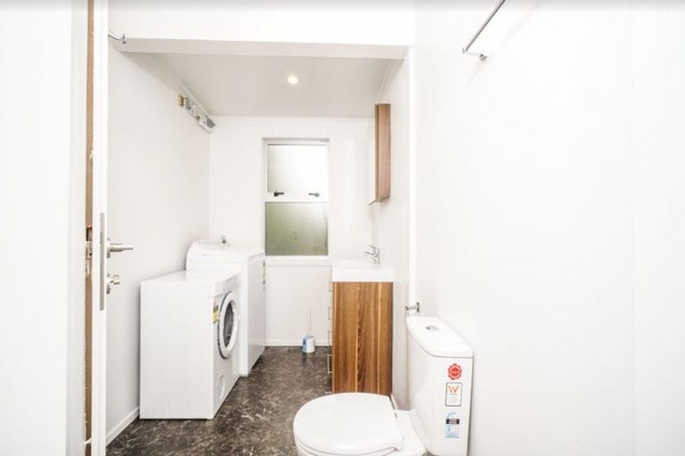 Photo of property in 100 Gladstone Road, Dalmore, Dunedin, 9010