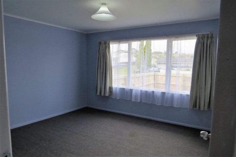 Photo of property in 17 Vina Place, Massey, Auckland, 0614