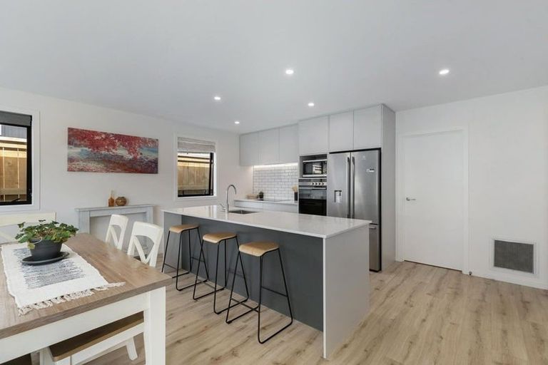 Photo of property in 33 Drysdale Road, Jacks Point, 9371