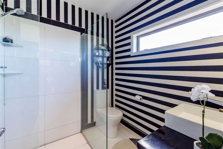 Photo of property in 11 Kotare Street, Waikanae, 5036