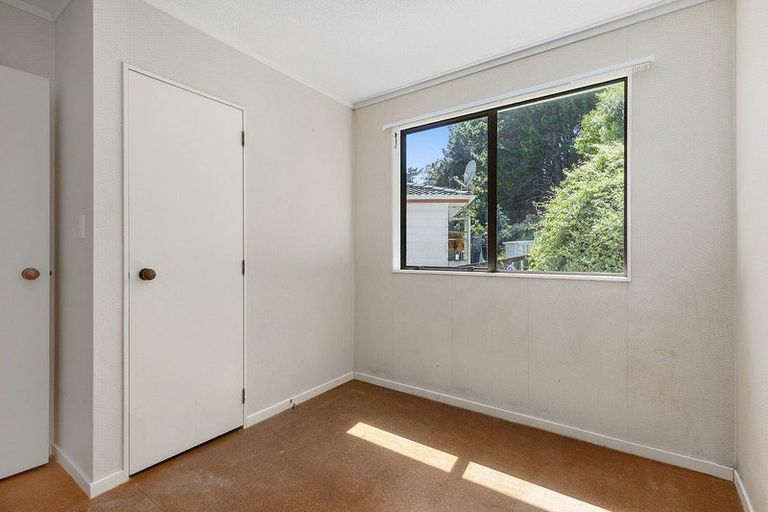 Photo of property in 16 Penguin Grove, Waitangirua, Porirua, 5024