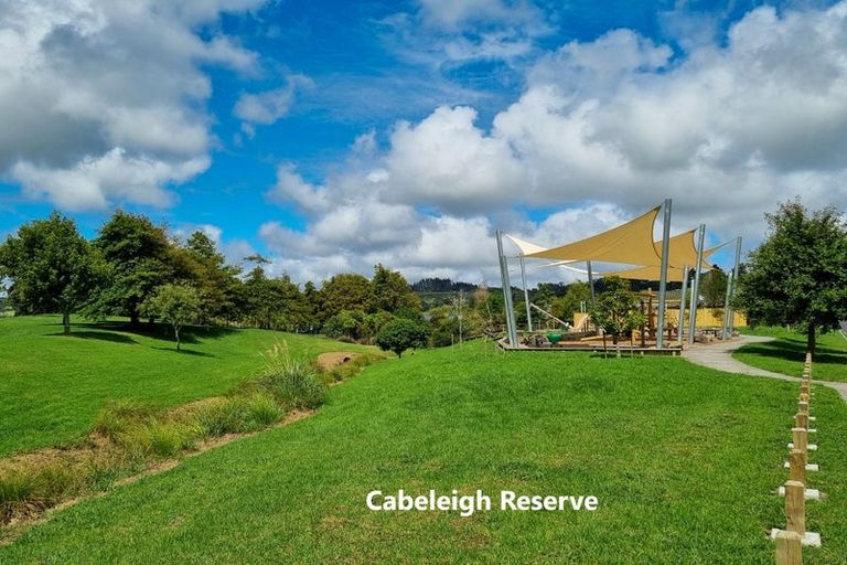 Photo of property in 9 Empressa Heights, Helensville, 0800