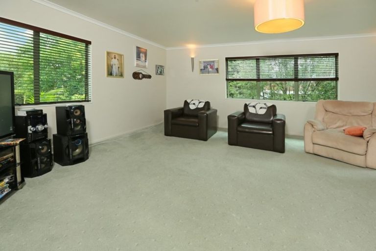 Photo of property in 28a Felgrove Street, Glendene, Auckland, 0602