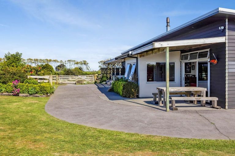 Photo of property in 5674 Mountain Road, Normanby, Hawera, 4673