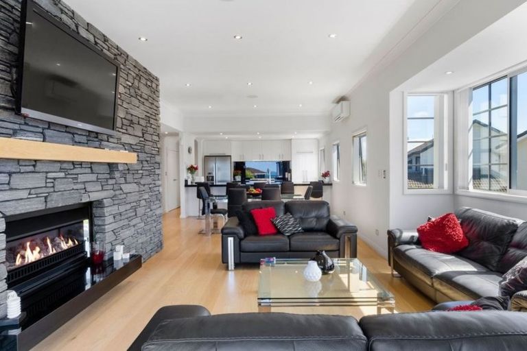 Photo of property in 31a Beechwood Road, Rothesay Bay, Auckland, 0630