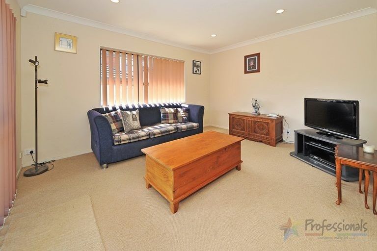 Photo of property in 10 Belfry Place, Wattle Downs, Auckland, 2103
