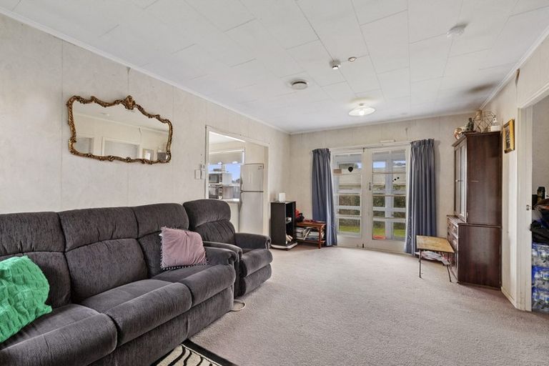 Photo of property in 44 Clifton Drive, Waitara, 4320