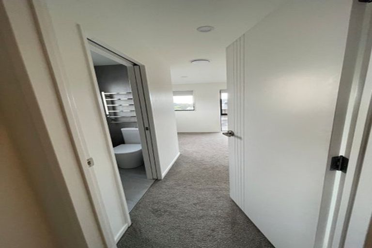 Photo of property in 2d Pinero Place, Bucklands Beach, Auckland, 2014