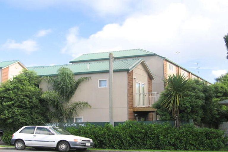 Photo of property in 6/49 Henderson Valley Road, Henderson, Auckland, 0612