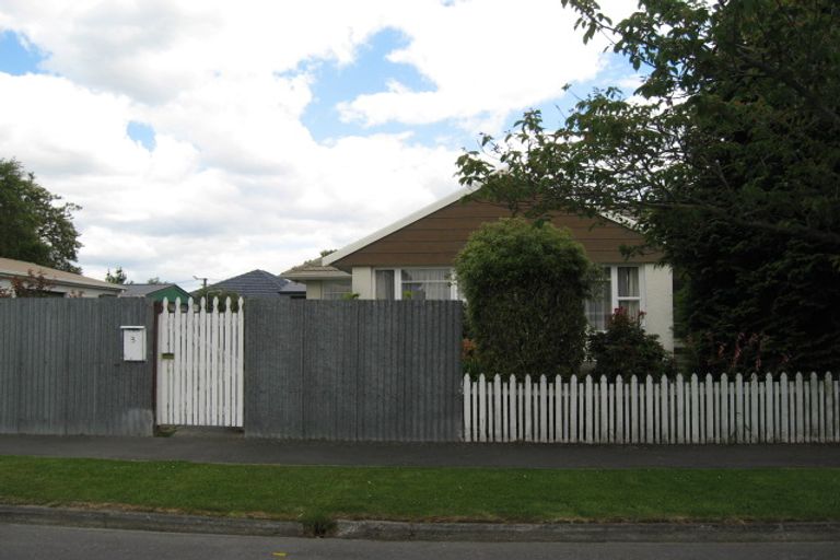 Photo of property in 3 Geelong Place, Burnside, Christchurch, 8053