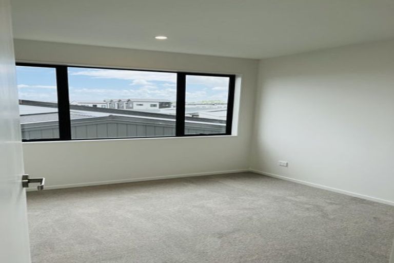Photo of property in 24 Clayden Shuttleworth Street, Papakura, 2110