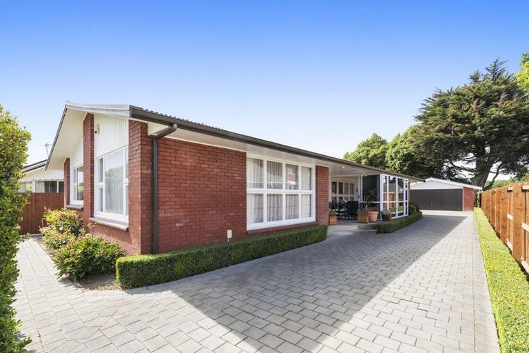 Photo of property in 17 Newbridge Place, Ilam, Christchurch, 8041