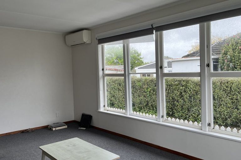 Photo of property in 6 Ayr Place, Hokowhitu, Palmerston North, 4410