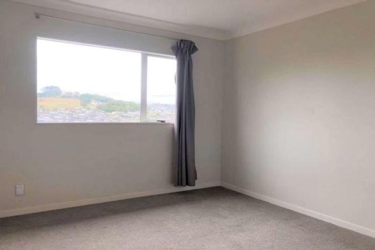 Photo of property in 23 Gibbston Crescent, Flat Bush, Auckland, 2016