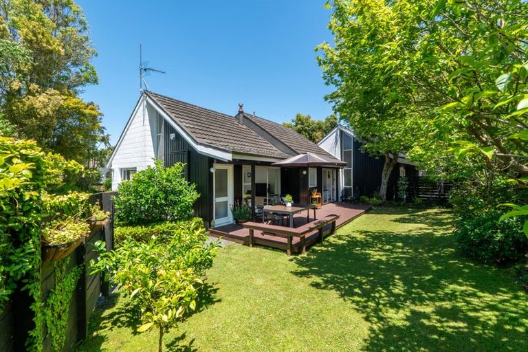 Photo of property in 1/41 Ravenwood Drive, Forrest Hill, Auckland, 0620