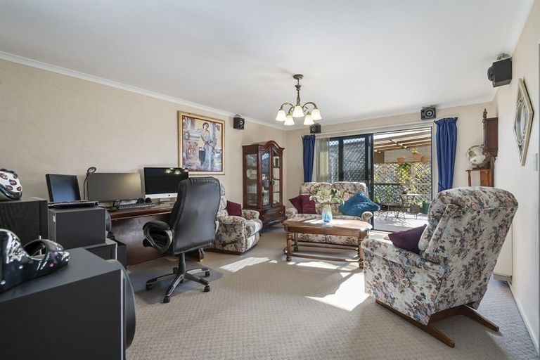Photo of property in 25 Geneva Terrace, Kelvin Grove, Palmerston North, 4414