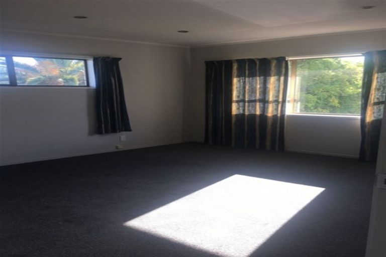 Photo of property in 19 Rosewarne Crescent, Glendene, Auckland, 0602