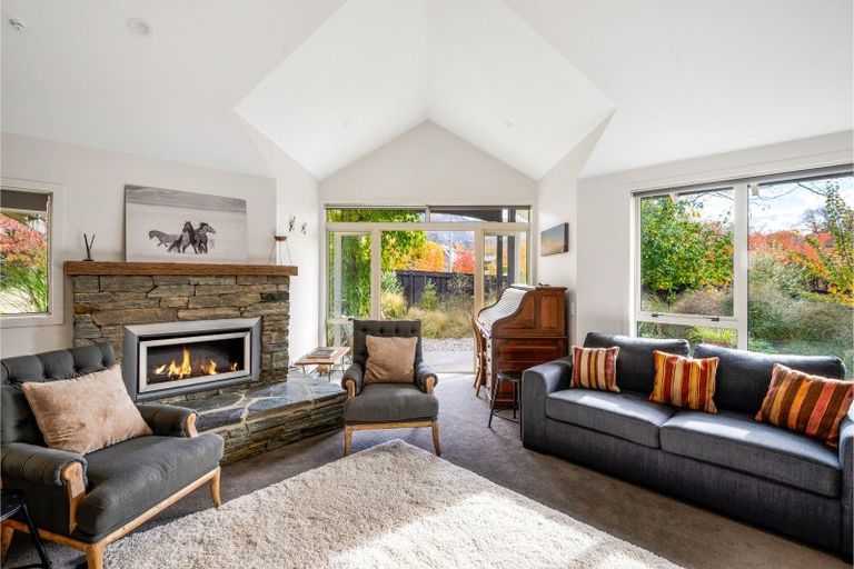 Photo of property in 92 Meadowstone Drive, Wanaka, 9305