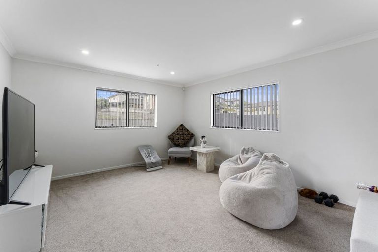 Photo of property in 126 Keri Vista Rise, Papakura, 2110