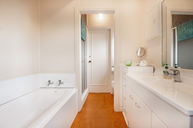 Photo of property in 704 Duke Street, Mahora, Hastings, 4120