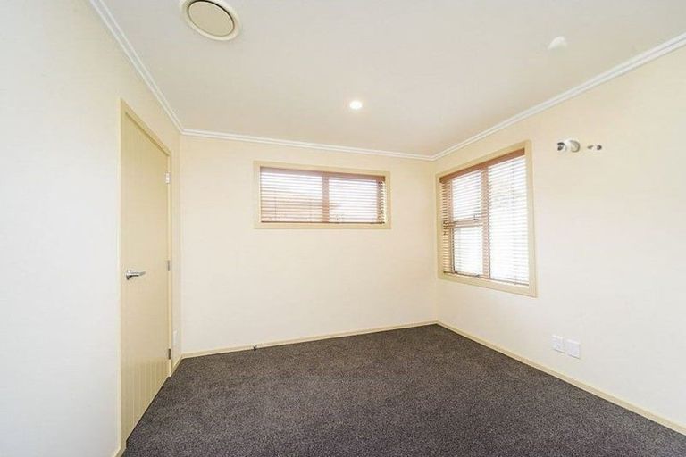 Photo of property in 7 Angelina Way, Kelvin Grove, Palmerston North, 4414