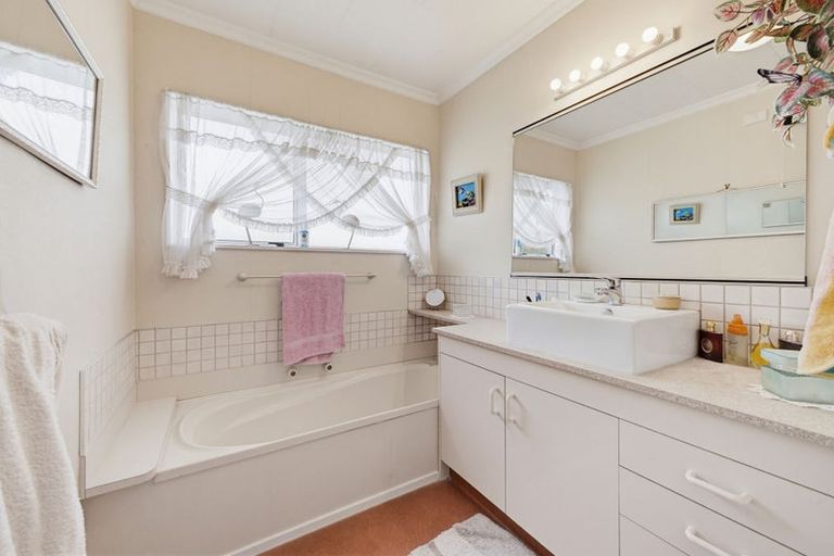 Photo of property in 66 Tukapa Street, Westown, New Plymouth, 4310