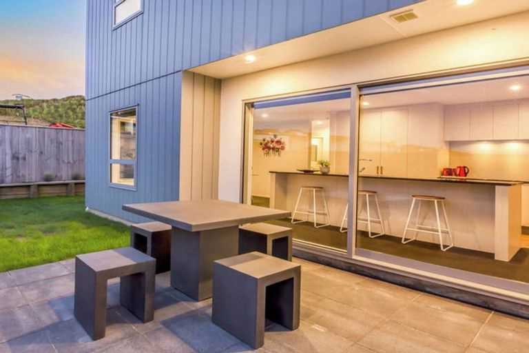 Photo of property in 27 Waitaria Terrace, Aotea, Porirua, 5024