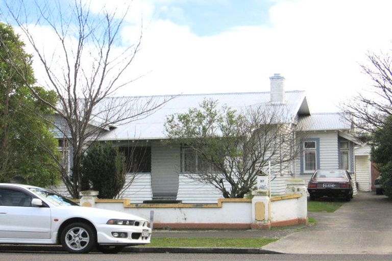 Photo of property in 37 Beresford Street, Takaro, Palmerston North, 4410