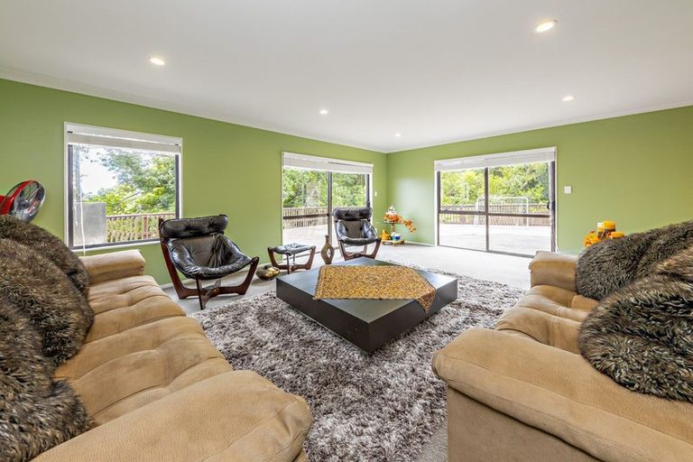 Photo of property in 9 Pistachio Place, Goodwood Heights, Auckland, 2105