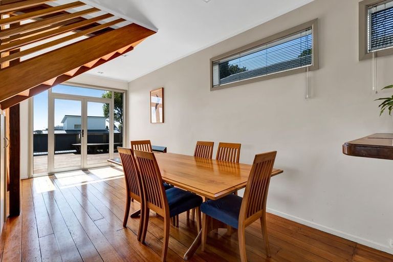 Photo of property in 22 Downe Street, New Plymouth, 4310