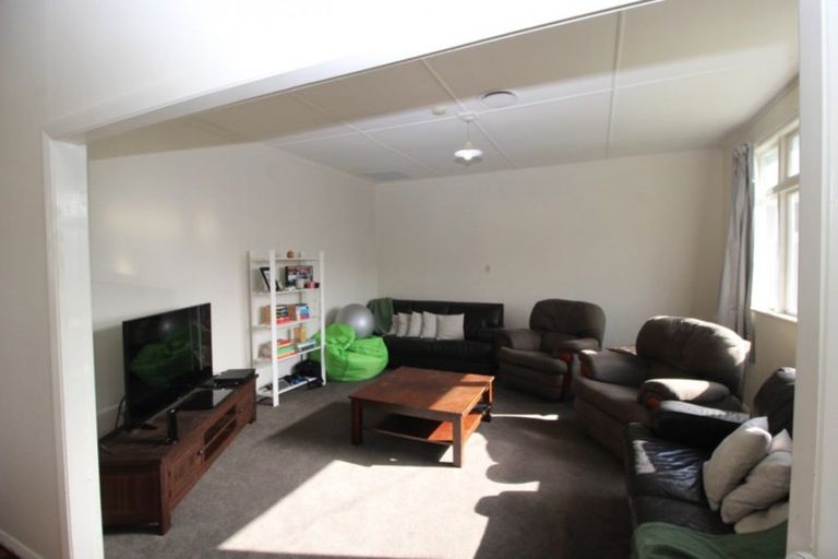 Photo of property in 14 Atkinson Street, Woodville, 4920