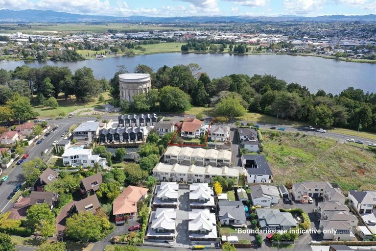 Photo of property in 12 Ruakiwi Road, Hamilton Lake, Hamilton, 3204