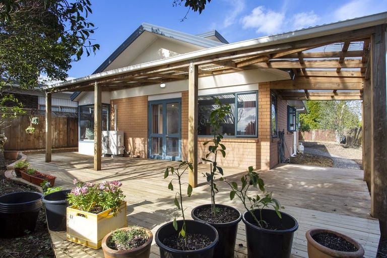 Photo of property in 35c Edmonton Road, Henderson, Auckland, 0612