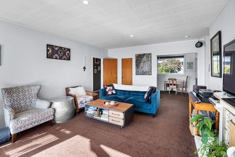 Photo of property in 15 Barrett Street, Westown, New Plymouth, 4310
