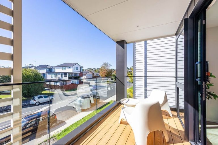 Photo of property in 111d Sycamore Drive, Sunnynook, Auckland, 0620