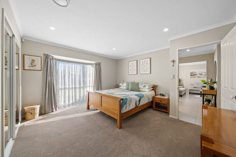 Photo of property in 17 Flora Place, Wattle Downs, Auckland, 2103