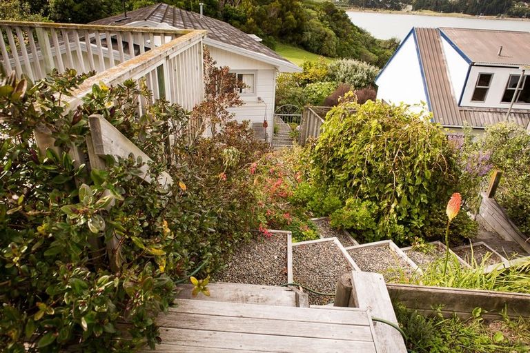Photo of property in 15 Gloaming Hill, Titahi Bay, Porirua, 5022