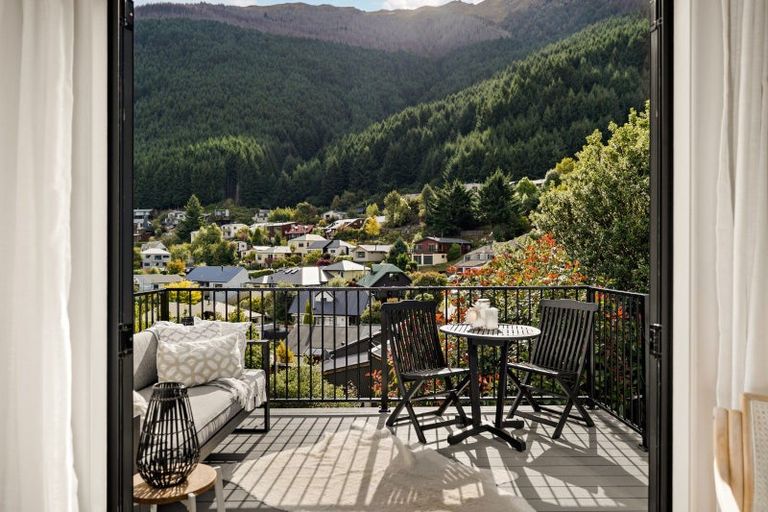 Photo of property in 214 Fernhill Road, Sunshine Bay, Queenstown, 9300