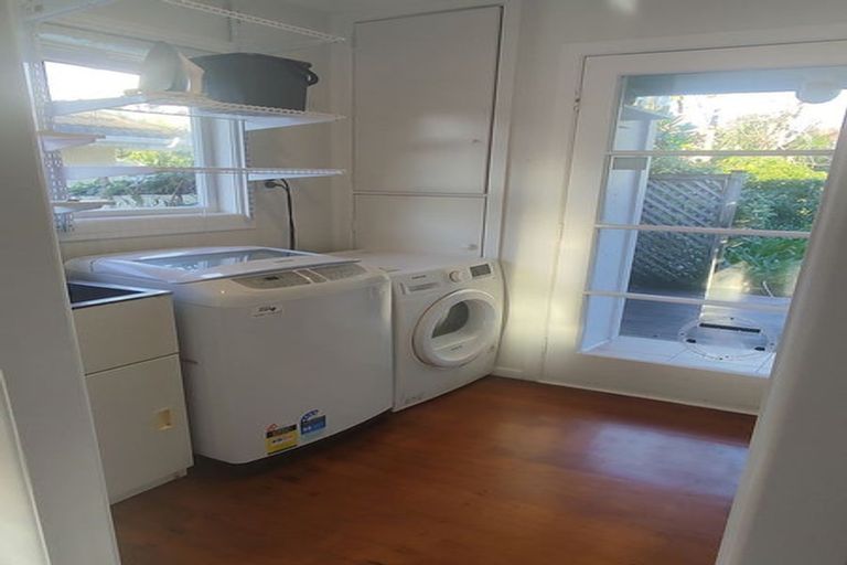 Photo of property in 28 Ocean View Road, Northcote, Auckland, 0627