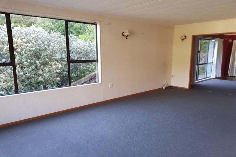 Photo of property in 37 Postgate Drive, Whitby, Porirua, 5024