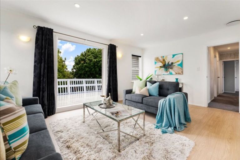 Photo of property in 15 Lendic Avenue, Henderson, Auckland, 0612