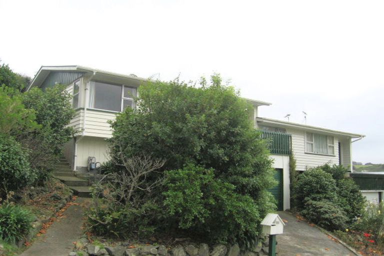 Photo of property in 6 Sunrise Boulevard, Tawa, Wellington, 5028