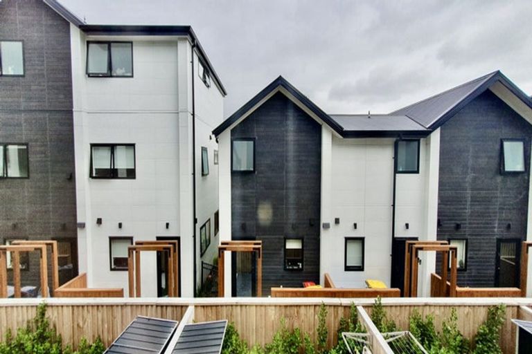 Photo of property in 7/22 Yeovil Road, Te Atatu Peninsula, Auckland, 0610