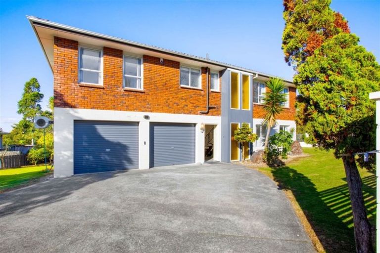 Photo of property in 22 Hartley Terrace, Massey, Auckland, 0614