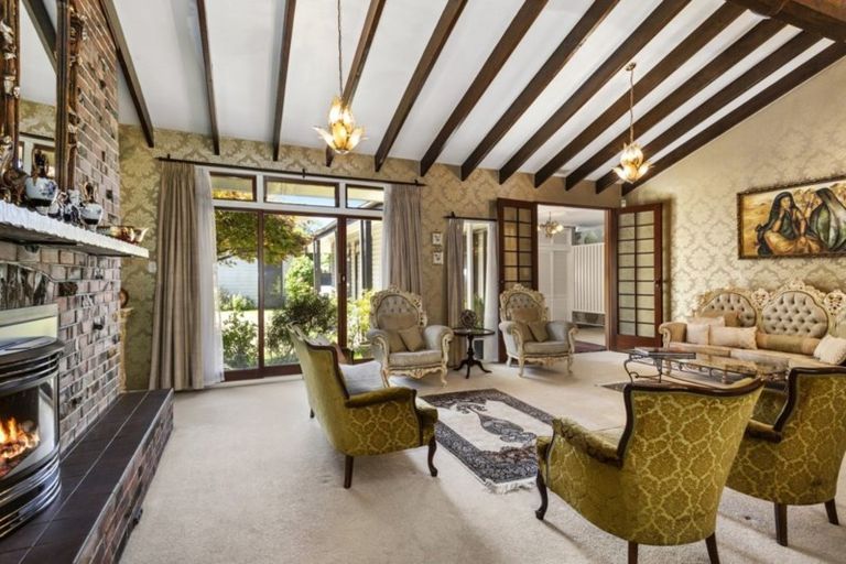 Photo of property in 2 Golf Road, Heretaunga, Upper Hutt, 5018